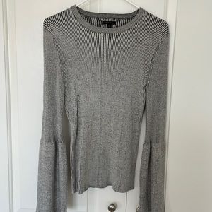 Who what wear medium size bell sleeve sweater